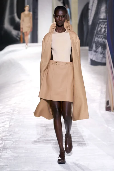 Look 3